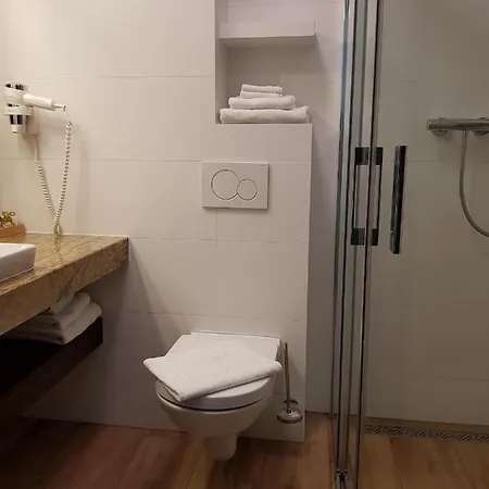 Pod Modrzewiami *